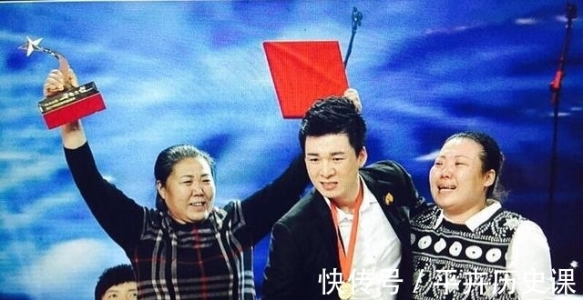 央视春晚|他假扮服务员,获星光大道冠军后,捞金千万去夜店寻欢,惨遭封杀