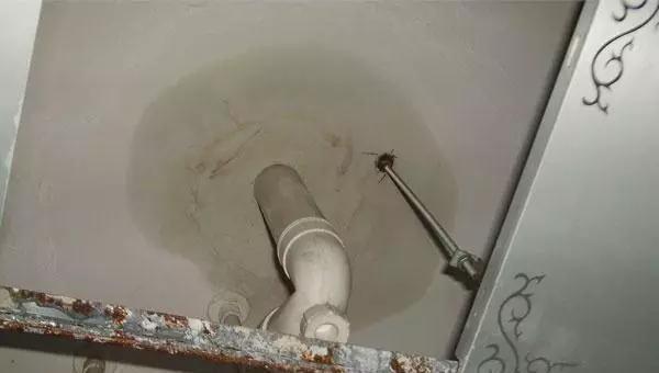 爆裂|卫生间渗水,只知道拆掉“瓷砖”重做?老师傅:少花点冤枉钱吧!
