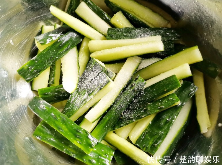  脆爽又入味|腌黄瓜，加盐后别直接加调料！多做1步，脆爽入味，1小时就腌好