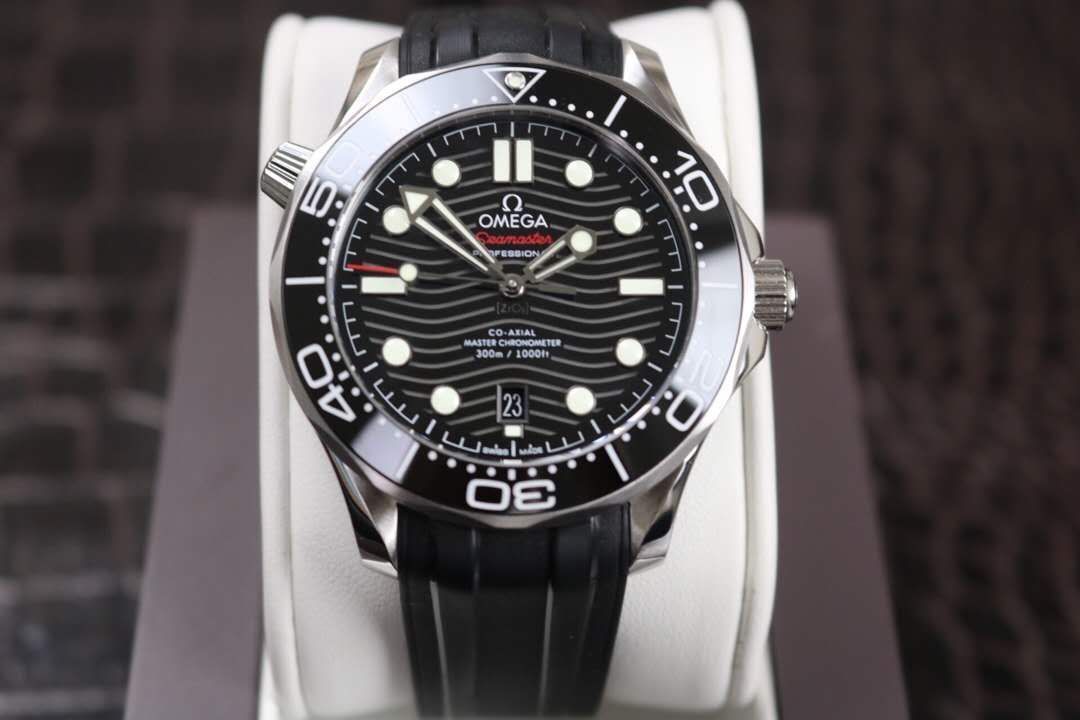 飞行员 欧米茄、万国和劳力士男士入门级手表,选这三款才不会后悔