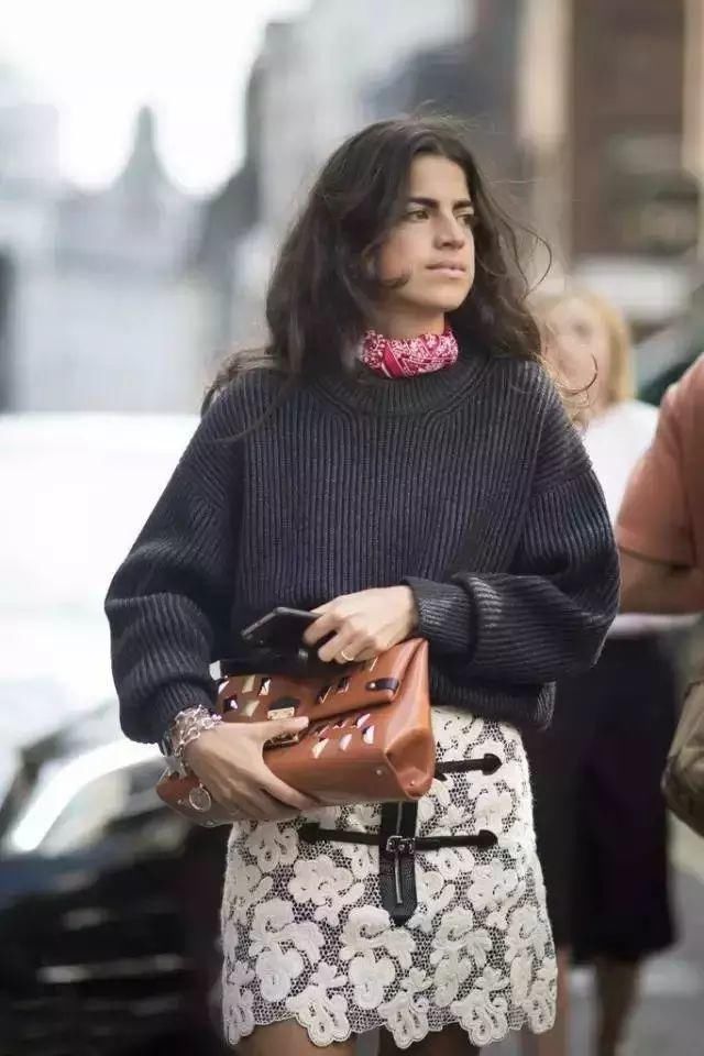 女人这样穿毛衣，从初秋时髦到寒冬！