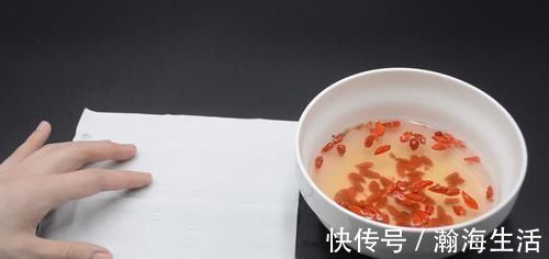 枸杞放久了发霉发粘?学会这诀窍,保存多久都不会受潮变质,真棒