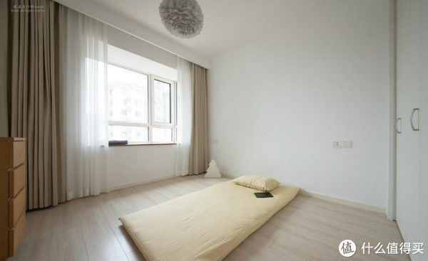 餐厅|80后太太的“穷装”新居火了,大白墙不吊顶,却被评为最美盐系家