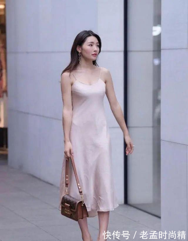 吊带 轻熟风吊带连衣裙,香槟色尽显高级感,优雅大方,又显气场十足