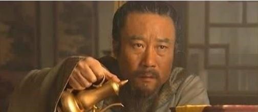 宋江临死前,为什么要用毒酒将李逵毒死,原来他知道一天大的秘密