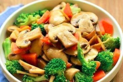 美食优选：青菜豆腐羹，凉拌芹菜花生米，口蘑西兰花，酸菜豆腐汤