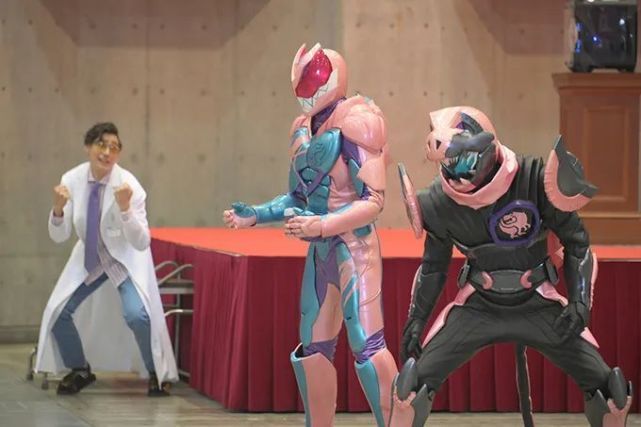 恶魔|假面骑士Vice官方设定公开，数据低于Revi，围巾只是装饰