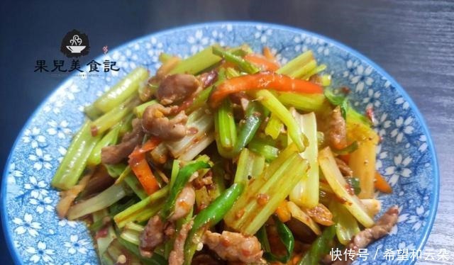春天,用这菜炒肉,鲜香肉嫩,好吃又入味