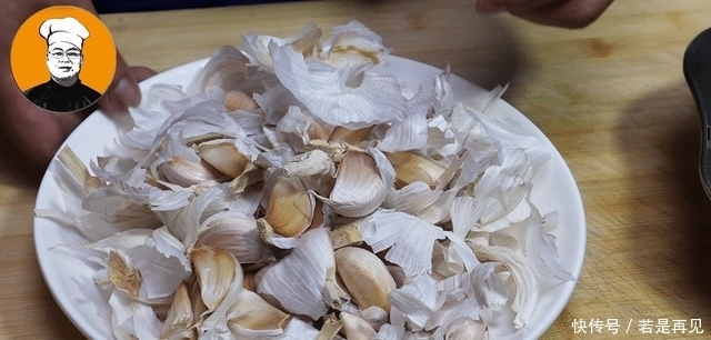 腌腊八蒜时,直接放醋就错了,教你正确腌法,酸脆开胃易保存