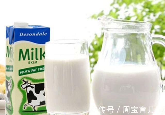 营养物质|小男孩坚持喝牛奶2年长高却不明显，医生：喝奶的时间点不对