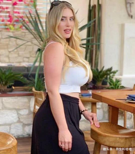 豹纹裙|180斤大码模特，身材饱满厚实，声称每天能做200个深蹲