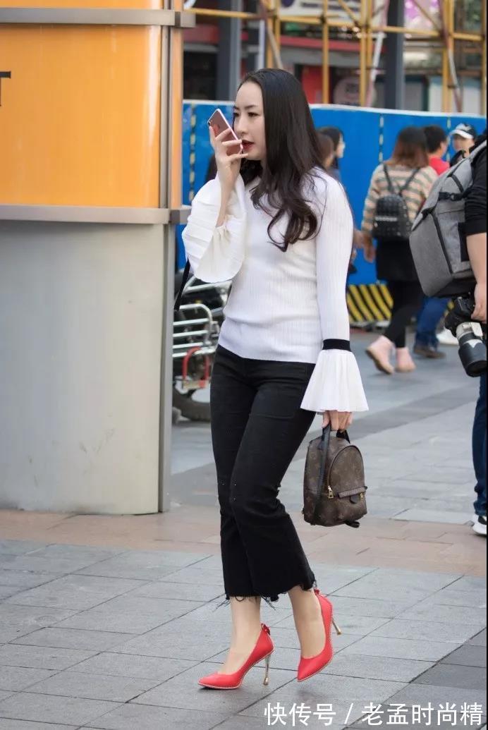 体态|街拍: 穿黑色紧身裤身材丰满的美少妇, 体态圆润, 姿色甚是迷人