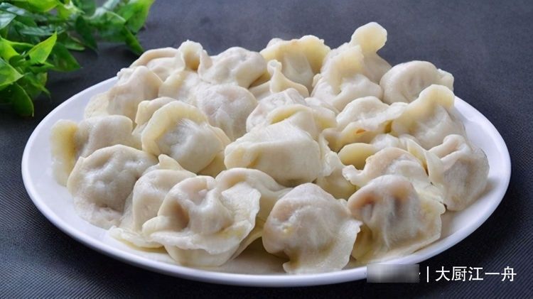 白菜饺子好吃有诀窍,教你饭店做法,饺子鲜嫩多汁不好吃才怪