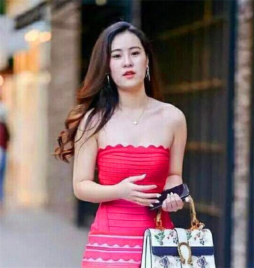 唯美|街拍可爱性感的小姐姐，唯美的穿搭很动人，让人难忘