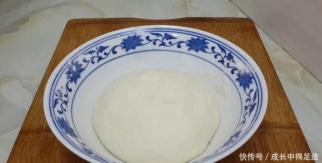 大泡|爱吃烙饼的要收藏了，加4个鸡蛋，个个空心鼓大泡，比手抓饼好吃