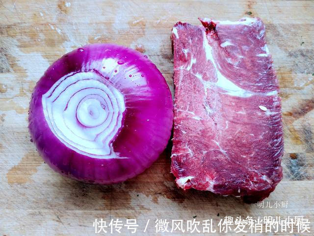 这菜5毛钱一斤，包饺子真好吃，个个肚大不走水，咬一口满嘴鲜汤