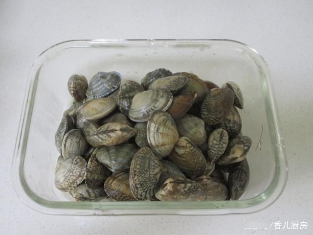 孩子|1分钟让花蛤吐净泥沙，这样做，鲜香味美，孩子还嫌我买少了