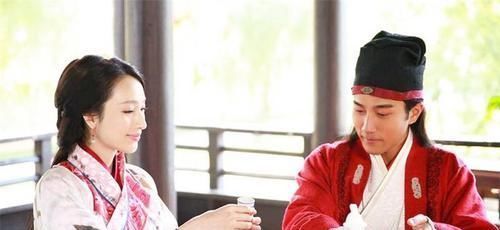 上联吕府姑娘,下口大过上口,下联一出,成经典绝对但又很讽刺