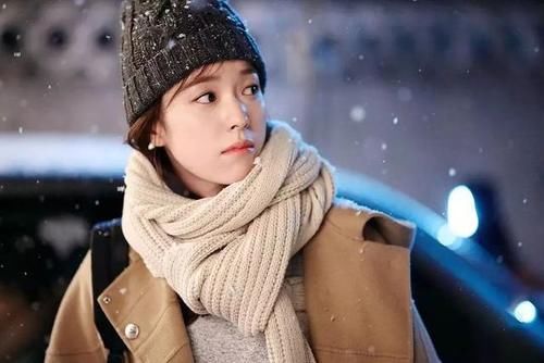 穿大衣怎样系围巾？这样三种搭配方式，让你回头率巨增