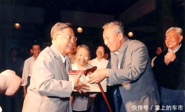 他是《青春之歌》余永泽,戏中与林道静成婚,晚年遗憾患老年痴呆