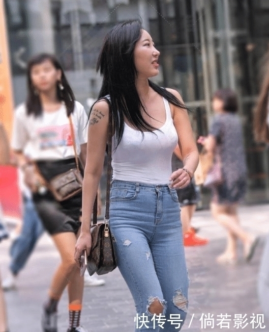 贵妇|贵妇才是时尚标杆,把破洞变成潮流单品,大家都忍不住跟风