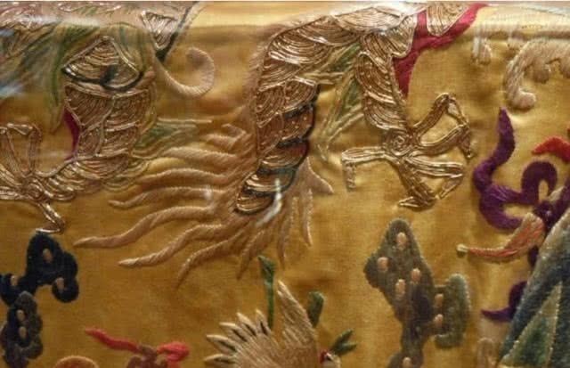  无比|古代皇上的龙袍珍贵无比，如何清洗呢？专家：龙袍从来不清洗