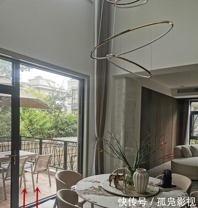 汀步|把70㎡庭院往下挖一层,与地下室连在一起,高低错落能当3个院子用