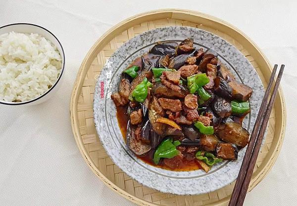 烧茄子|此菜上桌米饭总是见底,咸鲜下饭做法也简单,没胃口时就做它