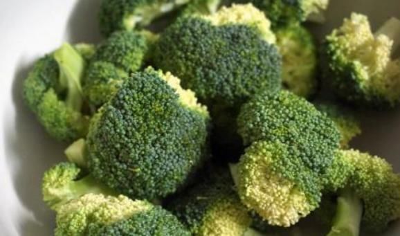 胡萝卜|视力不好就吃胡萝卜?西兰花、芹菜叶效果会更好,痛风人群都可吃