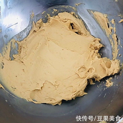 吃一次就上瘾的焦糖杏仁咸奶油蛋糕卷