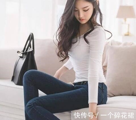 牛仔裤 清新可人的牛仔裤美女，秀出魅力小蛮腰，特有女人味！