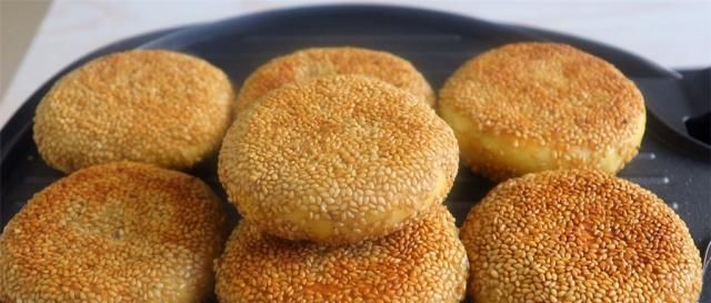 油炸糕|糯米粉这样做才好吃，外酥里软不粘牙，比油炸糕还简单