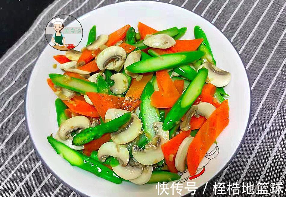 焯水|秋天，此三样素菜一起炒，鲜美极了，不放肉炒也香，秋天吃特养人