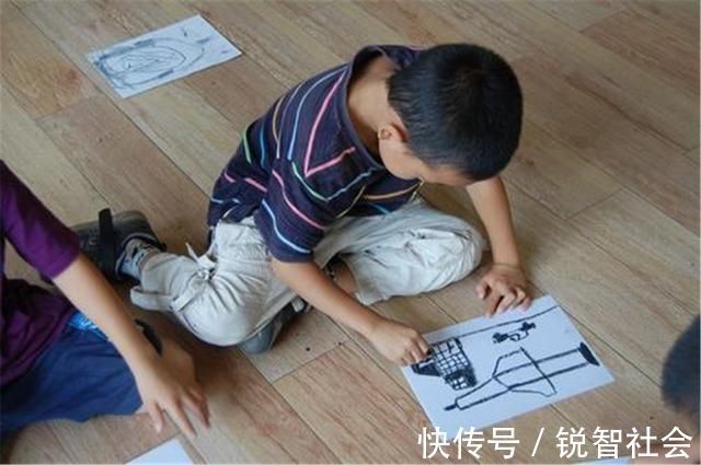 心理健康|孩子画全家福,老师怀疑娃心理不健康,宝妈笑出声:您看走眼了