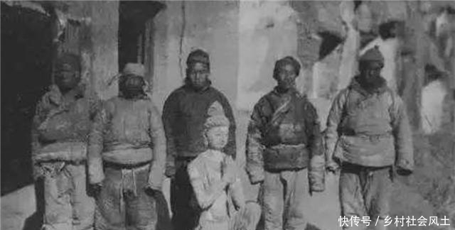 三次寻求帮助后,他把经文卖给了外国,余秋雨批评他是历史罪人