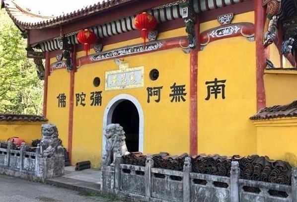 仁义$她是修成正果的尼姑,是唯一的女性肉身菩萨,身上的女人特征消失