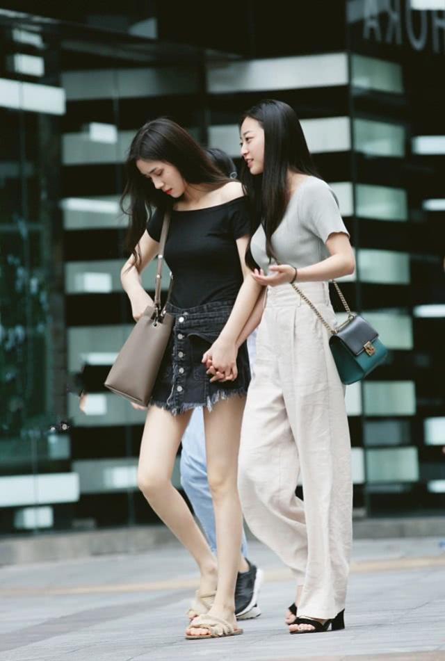 街拍:小美女休闲风的搭配舒适又拉风,展现出一种清新自然的美