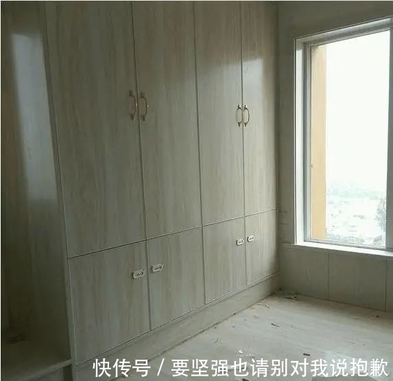 红木|请400一天的木工全屋打柜子,这手艺真绝了,一点不比定制柜子差