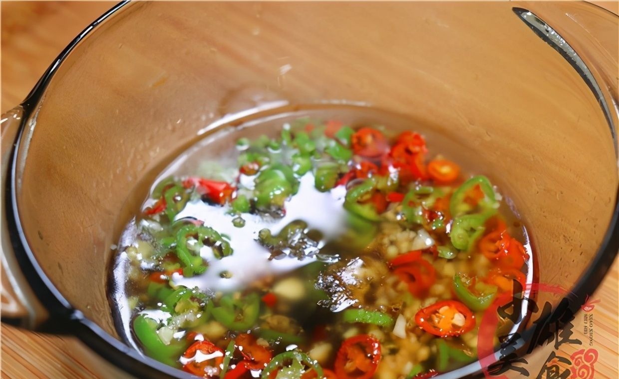 松花蛋放锅里蒸一蒸，饭店48一份，自己做只要6元，待客倍有面
