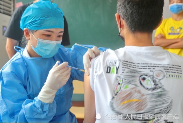 郑忠伟|两地将启动新冠疫苗加强针接种,针对完成两剂接种满6个月的人群