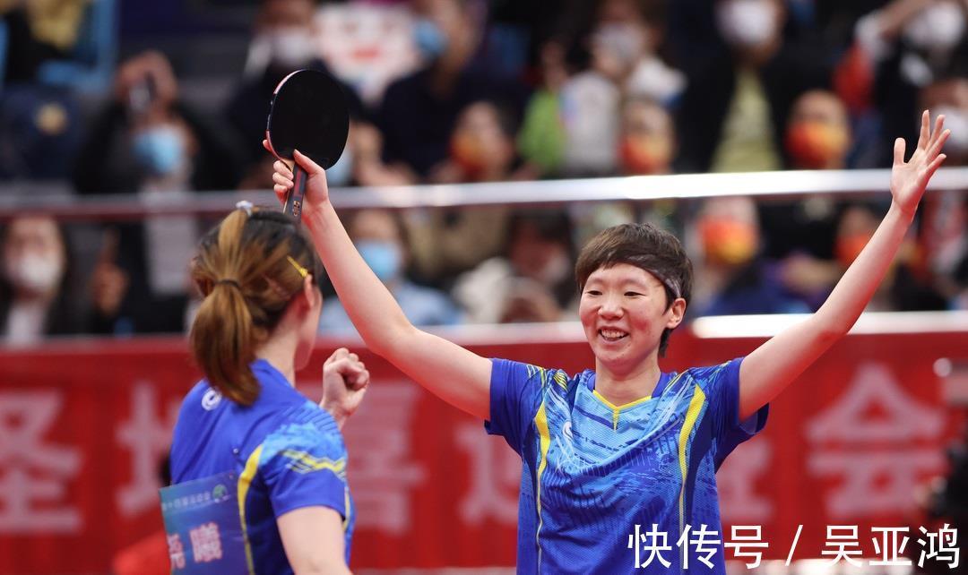 伊藤|3000日本人在寒风中为伊藤美诚庆祝:伊藤,你是我们的偶像!