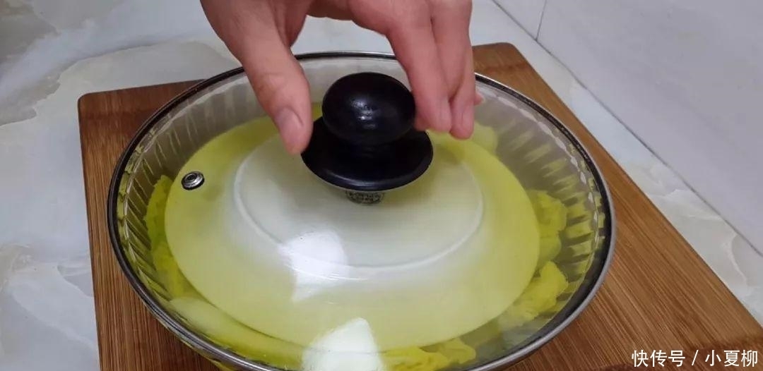 白菜这样做才好吃, 开水一烫, 做出来口感好味道酸, 越吃越想吃