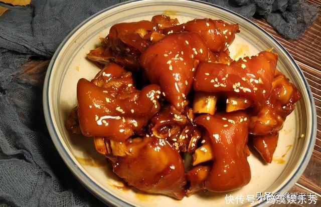 买鲜猪蹄时,建议试试这3个办法,买到的猪蹄新鲜,品质还很好