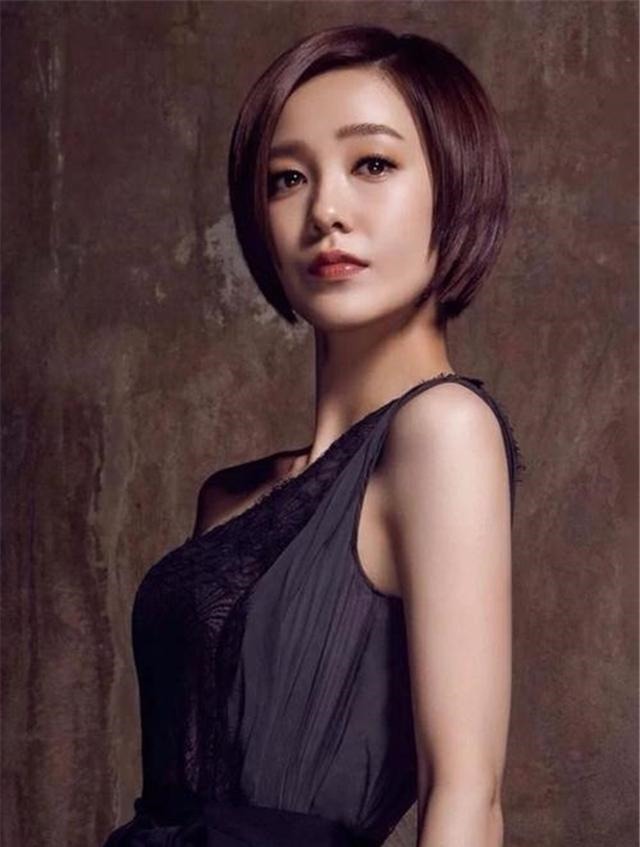 短发造型 到了50岁的“家庭妇女”，有白发的剪这3种发型，减龄还洋气
