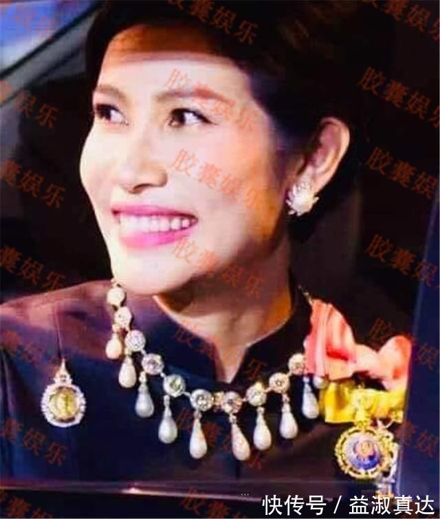 婆婆|诗妮娜真的高贵!婆婆宠爱她特许戴珍珠项圈,可竖起来当“皇冠”