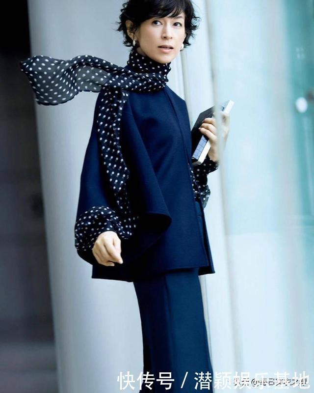 铃木保奈美|日本“大妈”再度翻红,这种时髦套路不复杂,教你穿衣如何优雅