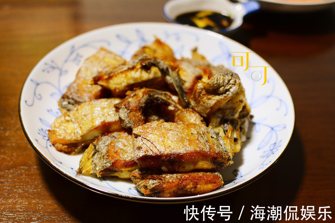 木耳|晚餐加餐，4个大闸蟹56元，再加两荤两素，特殊时期真够丰盛