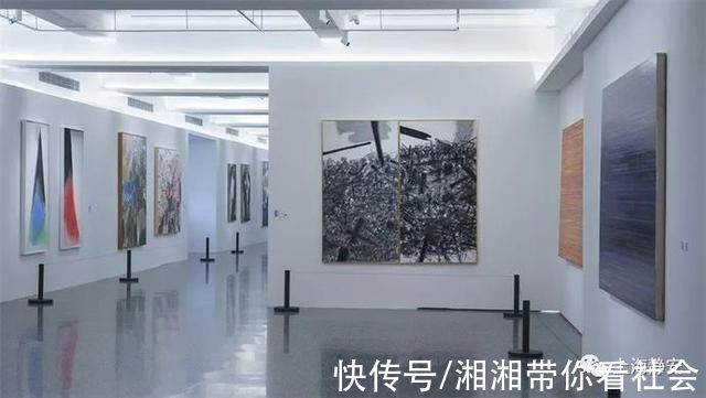 中国传统文化@24位艺术家的作品碰撞与交融，探究抽象艺术在上海的一百年→