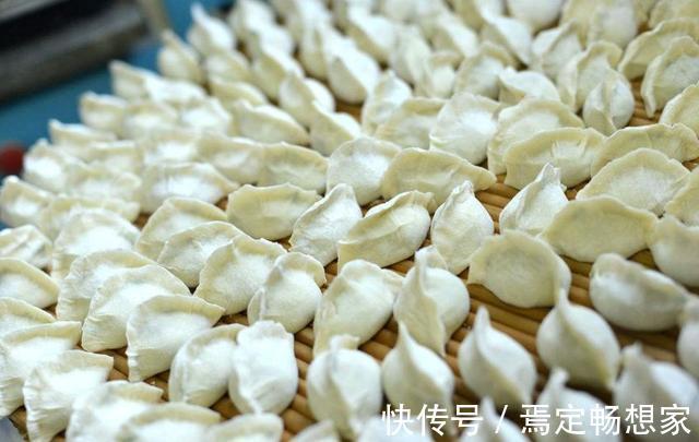 包饺子|奶奶舍不得买菜用它包饺子,气得我直瞪眼,出锅后我吃的比谁都多