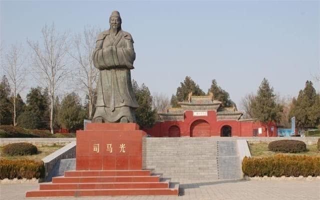 司马光砸缸@司马光砸缸人人皆知,但你可知被救的小孩是谁?难怪肯本上不写!